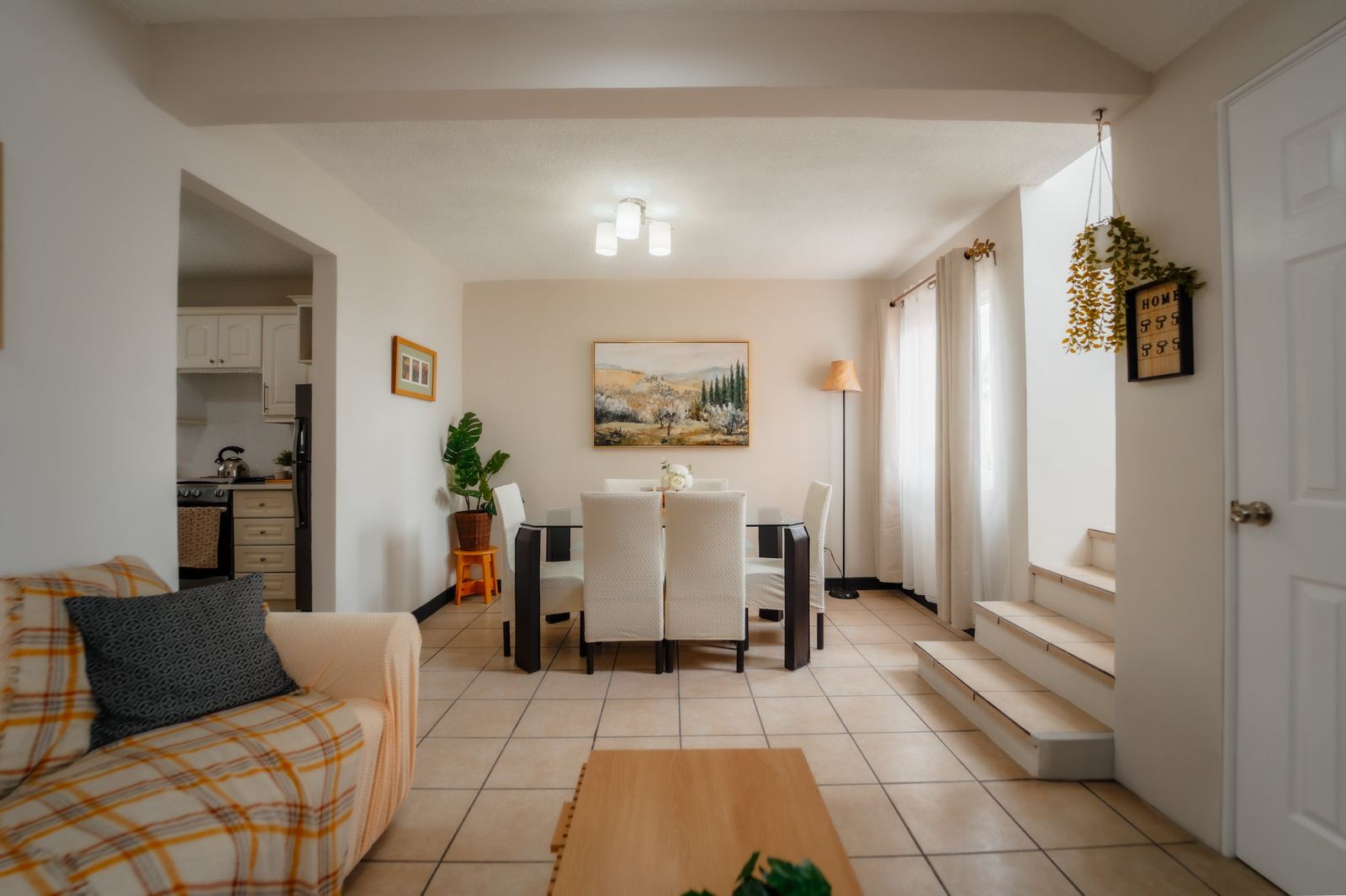 Sala y comedor de Casa Magnolia, Huehuetenango
